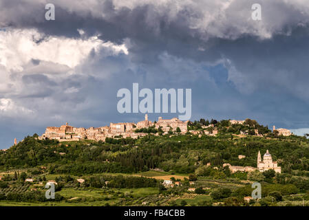 Storm Brewing su Montepulciano Foto Stock