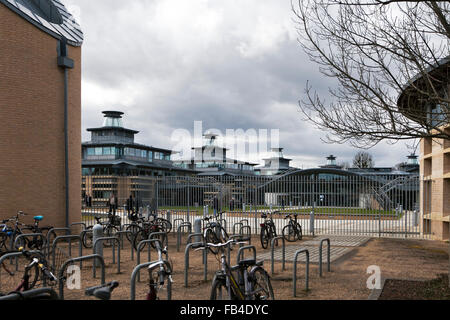 Cambridge, Regno Unito - 13 Aprile 2015: Centro di Scienze Matematiche (CMS) - Università di Cambridge, UK. Anche un punto di riferimento locale con Foto Stock