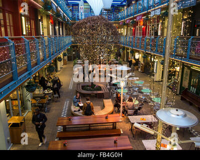 Corte Regale off Carnaby Street nel quartiere di Soho, Londra Foto Stock