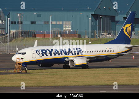 Ryanair EI-DAS siede a Prestwick durante un periodo temporaneo di stoccaggio invernale. Foto Stock