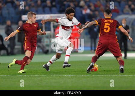 Stadio Olimpico di Roma, Italia. 9 Gen, 2016. Serie A Football League. Come Roma contro il Milan. Luiz Adriano contestata da Castan (Roma) © Azione Sport Plus/Alamy Live News Foto Stock