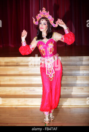 Priscilla Presley al photocall per 'Aladdin' a Milton Keynes Theatre nel novembre 18, 2015 in Milton Keynes, Foto Stock