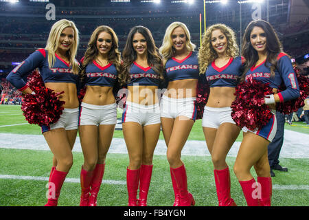 Houston, Texas, Stati Uniti d'America. Il 9 gennaio, 2016. Houston Texans cheerleader pongono nel corso del quarto trimestre di un playoff NFL Game tra Houston Texans e il Kansas City Chiefs a NRG Stadium di Houston, TX su Gennaio 9th, 2016 nell'AFC wild card game. Credito: Trask Smith/ZUMA filo/Alamy Live News Foto Stock