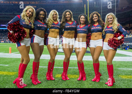 Houston, Texas, Stati Uniti d'America. Il 9 gennaio, 2016. Houston Texans cheerleader pongono nel corso del quarto trimestre di un playoff NFL Game tra Houston Texans e il Kansas City Chiefs a NRG Stadium di Houston, TX su Gennaio 9th, 2016 nell'AFC wild card game. Credito: Trask Smith/ZUMA filo/Alamy Live News Foto Stock