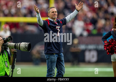 Houston, Texas, Stati Uniti d'America. Il 9 gennaio, 2016. Ex Houston Astros player e il baseball Hall of Famer Craig Biggio serve come il capitano onorario prima di un playoff NFL Game tra Houston Texans e il Kansas City Chiefs a NRG Stadium di Houston, TX su Gennaio 9th, 2016 nell'AFC wild card game. Credito: Trask Smith/ZUMA filo/Alamy Live News Foto Stock