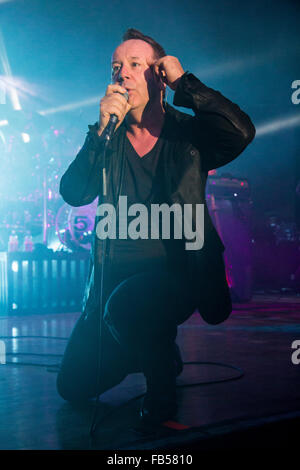 Milano Italia. Il 28 febbraio 2012. La Scottish rock band Simple Minds suona dal vivo sul palco all'Alcatraz durante il '5X5' Tour Foto Stock