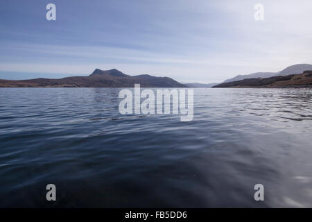 Kayak di mare sul piccolo Loch Ginestra Foto Stock