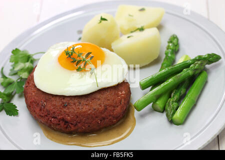 Biff a la lindstrom, cucina svedese, polpetta di carne di manzo, Salisbury steak Foto Stock