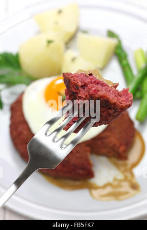 Biff a la lindstrom, cucina svedese, polpetta di carne di manzo, Salisbury steak Foto Stock