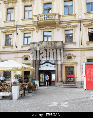 Praga - 4 agosto: Bar che prende il nome dal famoso scrittore Franz Kafka nacque nel 1883 e cresciuto artisticamente a Praga il 4 agosto Foto Stock