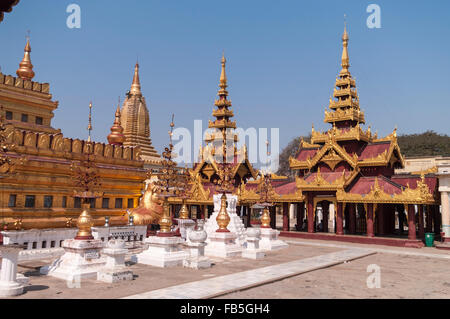 Shwezigon pagoda di Bagan, Mandalay Regione, Myanmar. Foto Stock