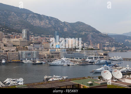 Vista del porto di Ercole, La Condamine district, il Principato di Monaco. Foto Stock