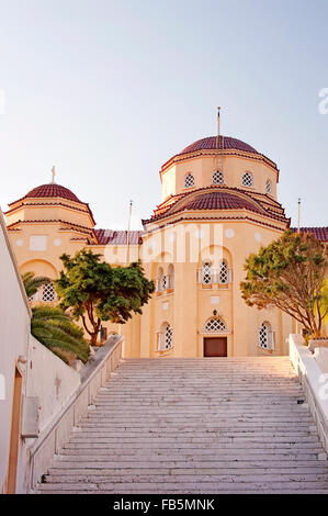 La chiesa di Charalambos situato a Exo Gonia sull'isola greca di Santorini. Foto Stock