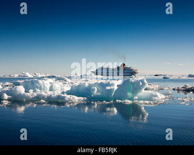 L'Antartide, Mare di Weddell, Antartico crociera, MS Hanseatic tra iceberg e pack ice Foto Stock
