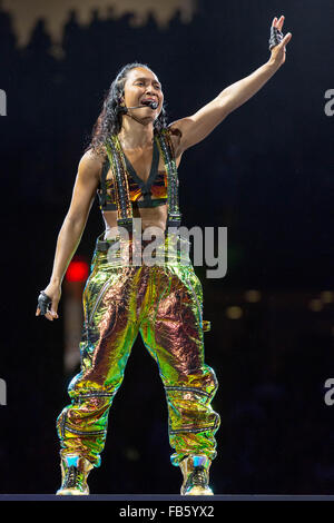 Rosemont, Illinois, Stati Uniti d'America. 23 Maggio, 2015. Il cantante Rozonda Thomas (aka peperoncino) delle TLC si esibisce dal vivo sul NKOTB principale evento Gita presso l'Allstate Arena in Rosemont, Illinois © Daniel DeSlover/ZUMA filo/Alamy Live News Foto Stock