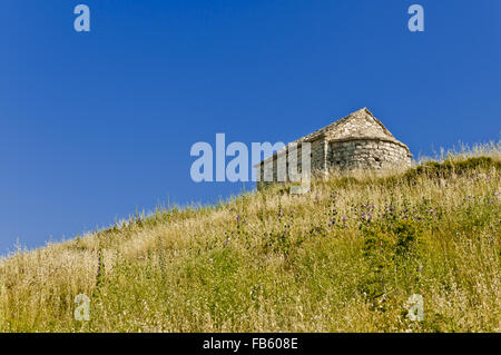 Piccolo chappel di st. Georg situato su perun collina ad est dalla città di Spalato, Croazia, Europa Foto Stock