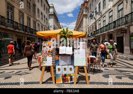 La Rua Augusta in Pombaline Baixa, inferiore della città di Lisbona, Portogallo Foto Stock