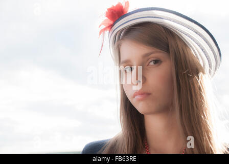 Bella ragazza adolescente in hat Foto Stock