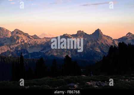Mt. Rainier National Park, Stati Uniti d'America. La vista del tramonto da Mt. Rainier. Foto Stock