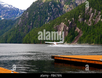 Idrovolanti volo turistico in Rudyerd Bay della bella Misty Fjords vicino a Ketchikan, Alaska Foto Stock