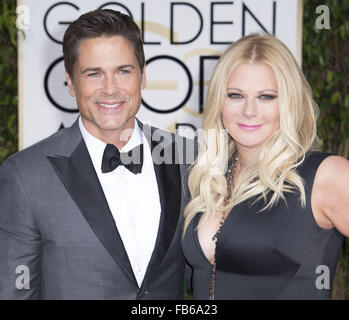 Beverly Hills, in California, Stati Uniti d'America. Decimo gen, 2016. Rob Lowe e Sheryl Berkoff sul tappeto rosso durante gli arrivi per la 73rd Golden Globe Awards tenutosi presso il Beverly Hilton hotel. Credito: David Bro/ZUMA filo/Alamy Live News Foto Stock