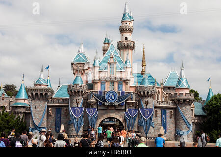 Cenerentola il castello di Disneyland Resort, Anaheim, California, Stati Uniti d'America Foto Stock