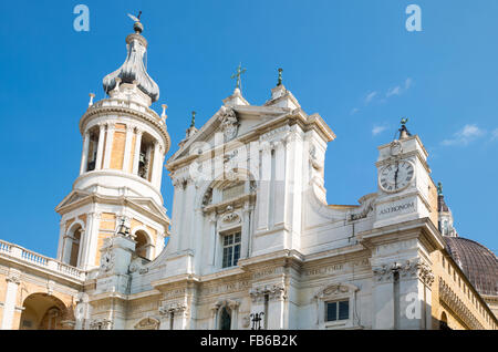 L'Italia, Regione Marche, Loreto, il Santuario della Santa Casa, la facciata della Basilica Foto Stock