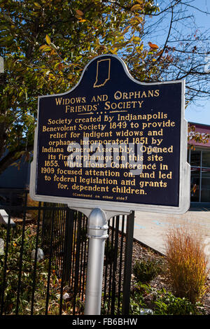 Le vedove e gli orfani degli amici della Società la società creata da Indianapolis società benevola 1849 per fornire sollievo per indigente vedove e orfani; incorporati 1851 da Indiana Assemblea Generale. Ha aperto il suo primo orfanotrofio su questo sito 1855. Casa bianca Conferenza in 1909 focalizzato l attenzione sulla, e ha portato alla legislazione federale e borse di studio per i figli a carico. (Continua su altro lato) Foto Stock