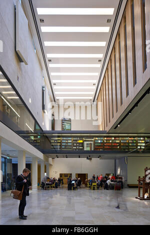 Atrio principale. Weston biblioteca, Oxford, Regno Unito. Architetto: Wilkinson Eyre, 2015. Foto Stock