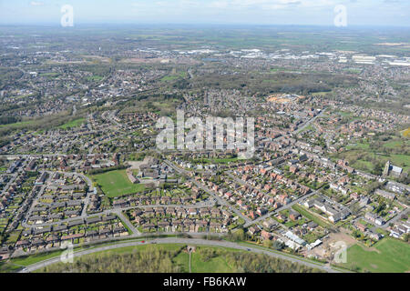 Una veduta aerea del St George's area di Telford, guardando verso il centro della città Foto Stock