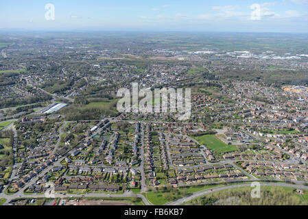 Una veduta aerea del St George's area di Telford, guardando verso il centro della città Foto Stock