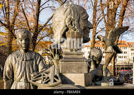 Scultura in bronzo, memorial per insegnante tedesco Friedrich Adolph Wilhelm Diesterweg (1790-1866), opera dello scultore, Robert Metzkes Foto Stock