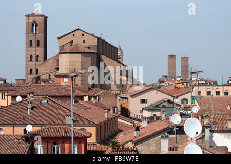 Lo Skyline di Bologna, Italia Foto Stock