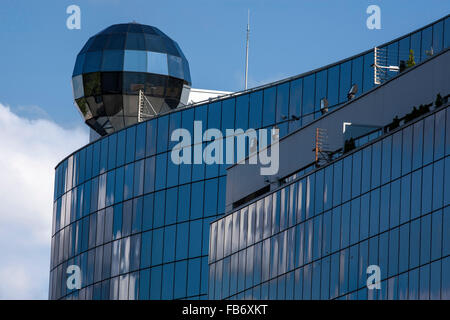 Closeup, vista ravvicinata del moderno in acciaio e architettura di vetro Foto Stock
