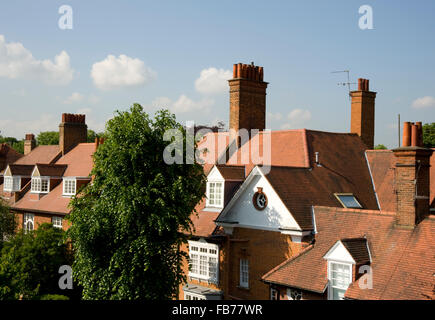 Una veduta aerea di arti e mestieri di case di stile in Bedford Park, Chiswick, London, Regno Unito Foto Stock