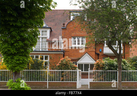 Un arti e mestieri casa di stile di Blenheim Road, Bedford Park, Chiswick, London, Regno Unito Foto Stock