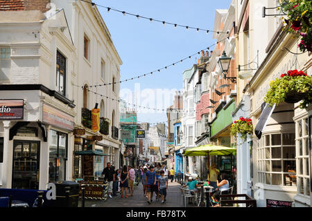 George Street in Hastings Old Town, East Sussex, Regno Unito Foto Stock