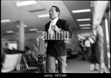 O. J. Simpson film Hertz tv commerciale ad Atlanta, Georgia International Airport Foto Stock