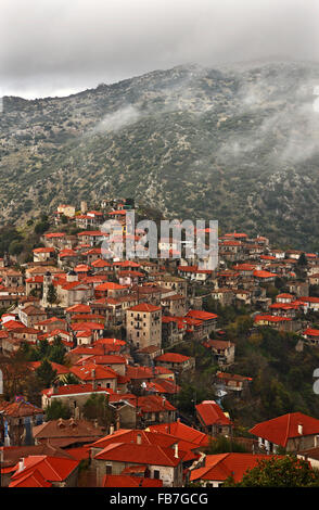 Il pittoresco villaggio di Dimitsana, nella regione di Arcadia, Peloponneso e Grecia. Foto Stock