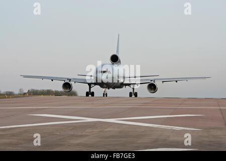 RAF Lockheed L1011 Tristar tenetevi pronti per il decollo a Brize Norton air base. Foto Stock