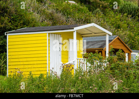Belle case balneare sulla spiaggia britannica, Scotland, Regno Unito Foto Stock