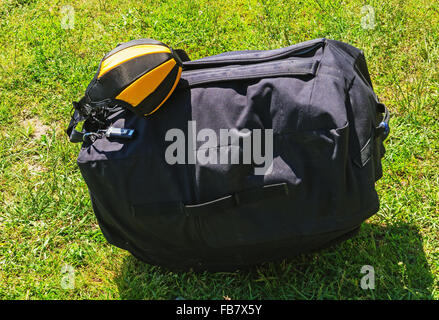 Paracadutisti - 2015. Paracadute e casco. Foto Stock