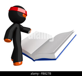Orange uomo guerriero ninja lettura di grandi arti marziali libro. Foto Stock