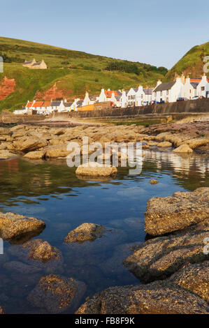 Il pittoresco villaggio di Pennan, sull'Aberdeenshire costa - Scozia. Foto Stock