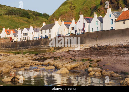 Il pittoresco villaggio di Pennan, sull'Aberdeenshire costa - Scozia. Foto Stock