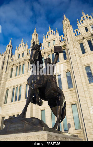 Statua di Robert the Bruce fuori Marischal College di Aberdeen, Scozia. Foto Stock
