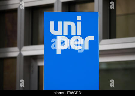 Duesseldorf, Germania. Xii gen, 2016. Vista la sede aziendale di Uniper a Duesseldorf in Germania, 12 gennaio 2016. Utilità elettrica service provider Eon ha unito il suo impianto di potenza del segmento con la sua attività di trading, ora che operano sotto il suo nuovo nome Uniper. Uniper è quello di diventare un'azienda propria, con una IPO prevista per l'autunno del 2016. Foto: ROLF VENNENBERND/dpa/Alamy Live News Foto Stock