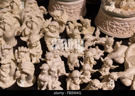 Molti piccoli angeli custodi decorazione di Natale. Foto Stock