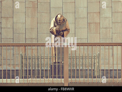 Statua in bronzo di Padre Pio da Francesco Messina San Giovanni Rotondo Puglia Puglia Provincia di Foggia Italia Europa Foto Stock