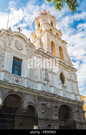 Il Templo del Espiritu Santo, fondata dai gesuiti, è un edificio del XVIII secolo la chiesa Cattolico Romana nella storica città di Puebla Messico. Foto Stock